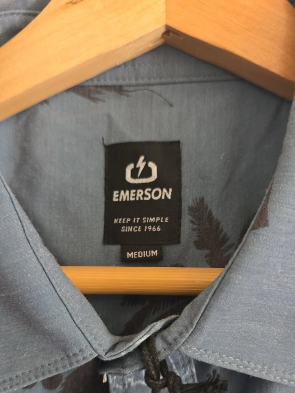 Emerson Men’s M Short Sleeve Button Down Shirt Blue Gray Shark Jaws Palm NWT - Picture 2 of 7
